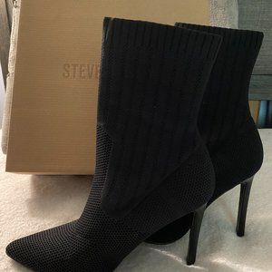 Steve Madden - Discreet Knit Sock Booties - BRAND NEW